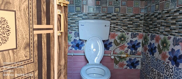 Bathroom, nazirabad Commercial Warehouse 5500 Sq.Ft. In Nazirabad Kolkata 9810725