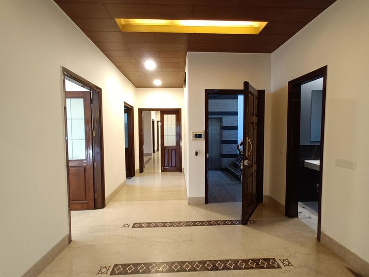 Room, panchsheel park 5 Bedroom 7200 Sq.Ft. Builder Floor In Panchsheel Park Delhi 9810724