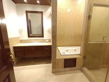 Furnished Amenities in 5 BHK Builder Floor at Panchsheel Park – for Rent