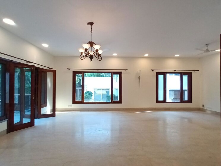 Room, panchsheel park 5 Bedroom 7200 Sq.Ft. Builder Floor In Panchsheel Park Delhi 9810724