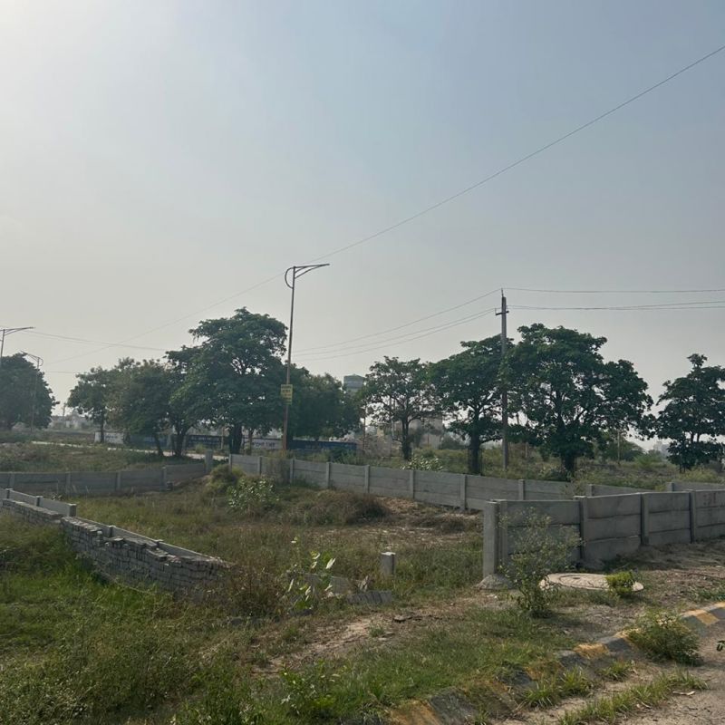 Plot For Sale in Sector 61