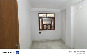 Room in 3 BHK Apartment at Shaheen Bagh – for Sale