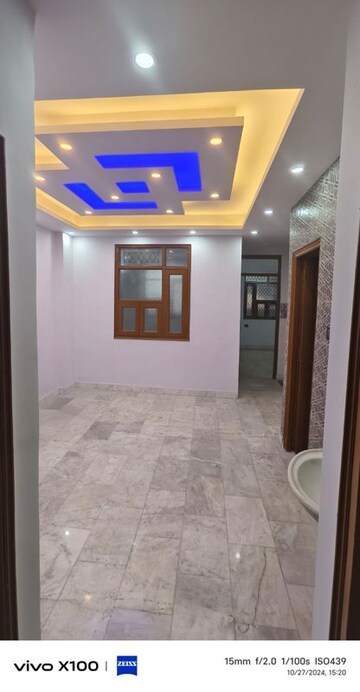 Room in 3 BHK Apartment at Shaheen Bagh – for Sale