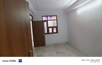 Room in 3 BHK Apartment at Shaheen Bagh – for Sale