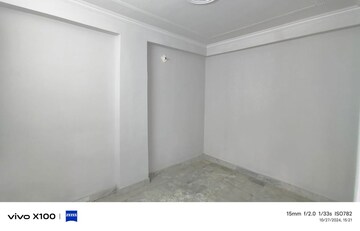 Room in 3 BHK Apartment at Shaheen Bagh – for Sale