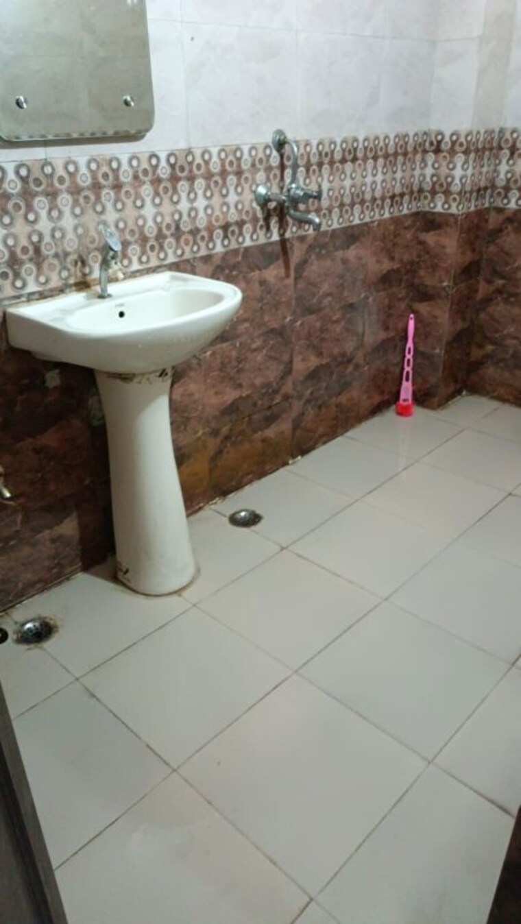 Bathroom, ansal-sushant-apartments 1 RK 400 Sq.Ft. Builder Floor In Sushant Lok I Gurgaon 9810743
