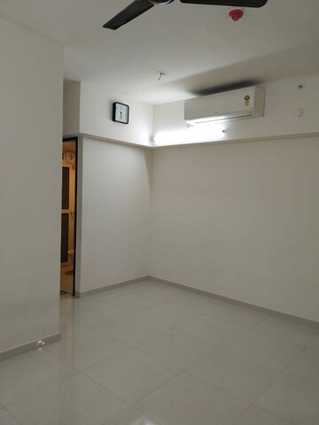 Room in 1 BHK Apartment at Lodha Amara, Kolshet Road – for Rent