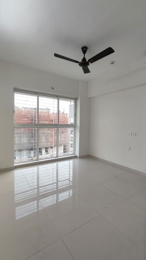 Room in 1 BHK Apartment at Raymond Aashiyana, Vartak Nagar – for Rent