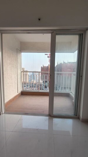 Room in 1 BHK Apartment at Raymond Aashiyana, Vartak Nagar – for Rent