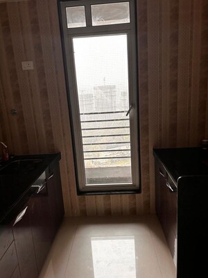 Room in 2 BHK Apartment at Sheth Zuri, Laxmi Nagar – for Rent