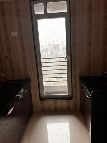 Room in 2 BHK Apartment at Sheth Zuri, Laxmi Nagar – for Rent