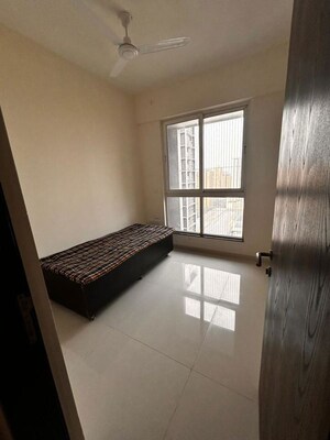 Room in 2 BHK Apartment at Sheth Zuri, Laxmi Nagar – for Rent