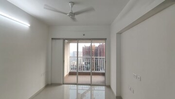 Room in 2 BHK Apartment at Raymond Aashiyana, Vartak Nagar – for Rent