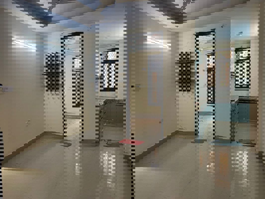 2 BHK + Servant Room Builder Floor For Rent in Malviya Nagar