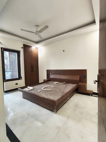 Bedroom in 3 BHK Builder Floor at Unitech South City 1, South City 1 – for Rent
