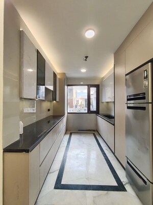 Building Lobby in 3 BHK Builder Floor at Unitech South City 1, South City 1 – for Rent