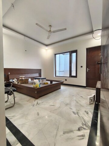 Room in 3 BHK Builder Floor at Unitech South City 1, South City 1 – for Rent