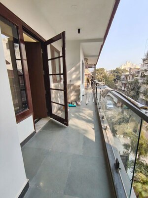 Balcony in 3 BHK Builder Floor at Unitech South City 1, South City 1 – for Rent