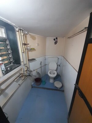 Master Bedroom in 2 BHK Apartment at Highland Residency CHSL, Balkum Pada – for Rent