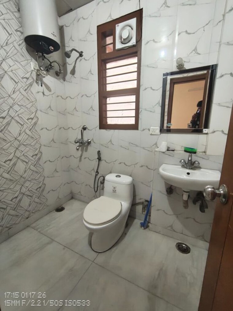 Attached Bathroom, sector 45 2 Bedroom 1800 Sq.Ft. Builder Floor In Sector 45 Gurgaon 9810768