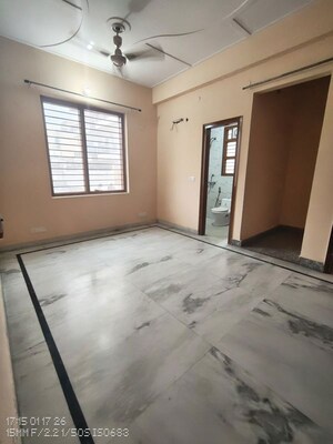Room in 2 BHK Builder Floor at Sector 45 – for Rent