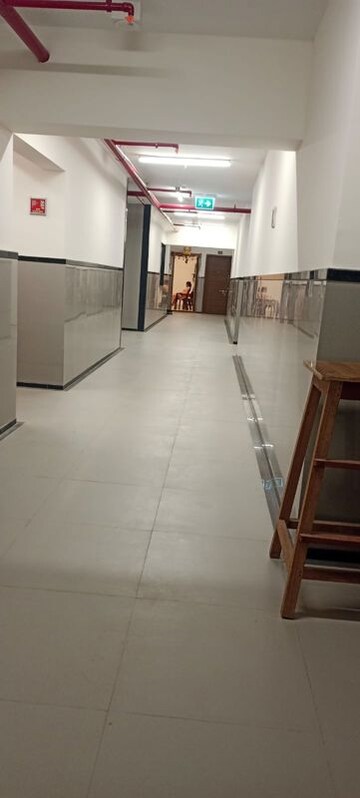 Room in 2 BHK Apartment at Bhatta Chawl, Worli – for Rent