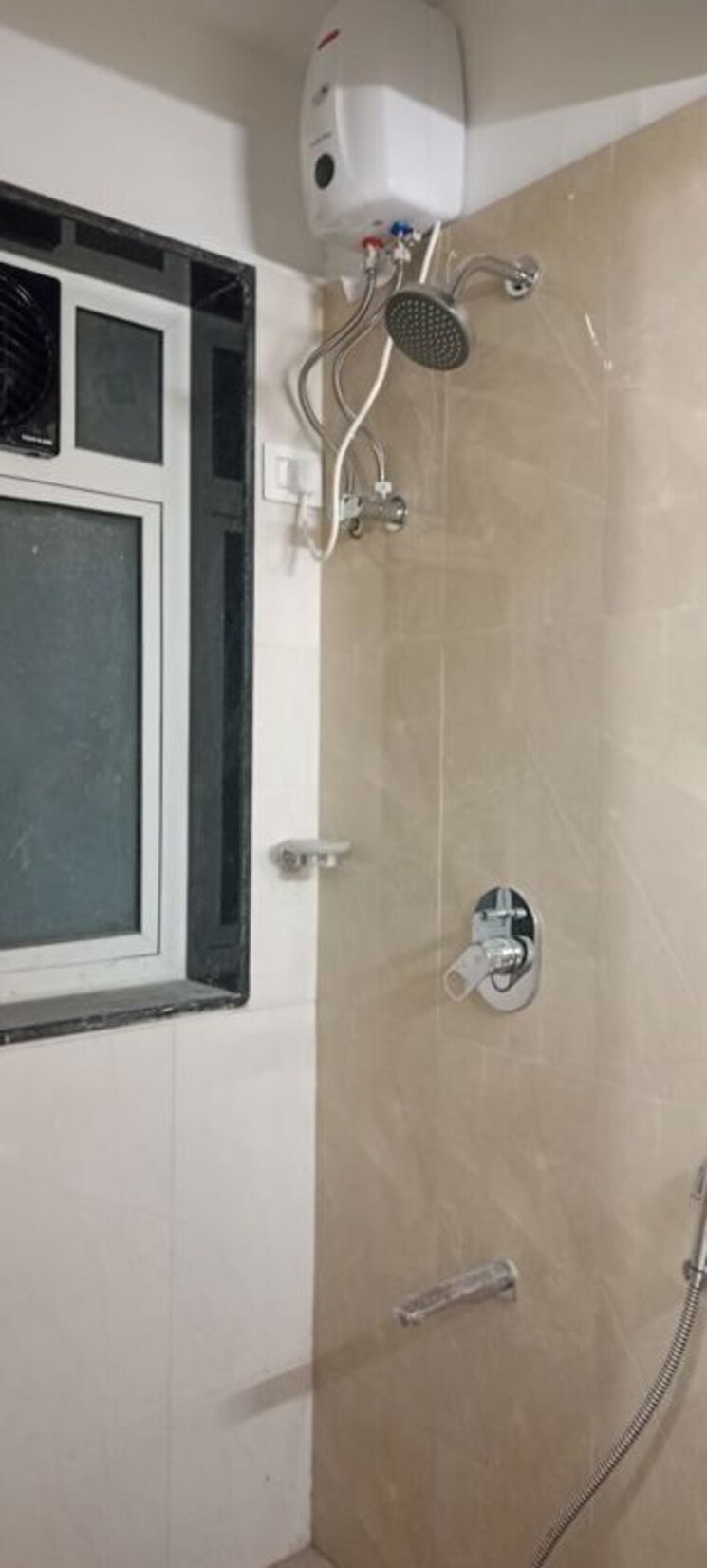 Bathroom, bhatta-chawl 2 Bedroom 850 Sq.Ft. Apartment In Worli Mumbai 9810783