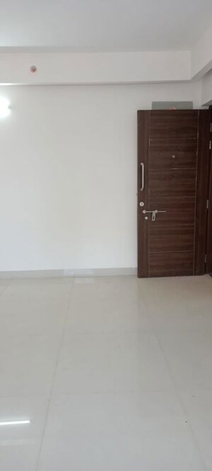 Room in 2 BHK Apartment at Bhatta Chawl, Worli – for Rent