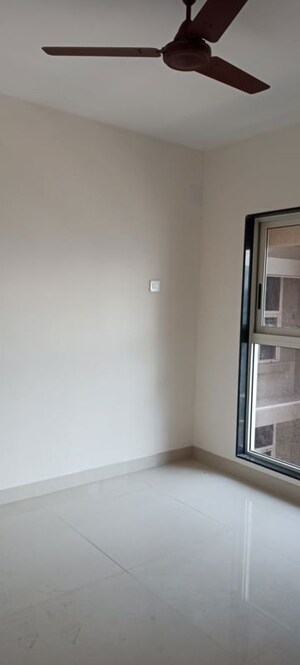 Room in 2 BHK Apartment at Bhatta Chawl, Worli – for Rent