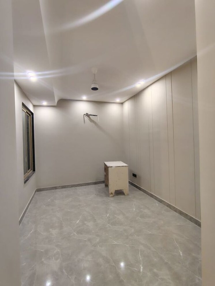 Room, shivalik colony 3 Bedroom 1800 Sq.Ft. Builder Floor In Shivalik Colony Delhi 9810785