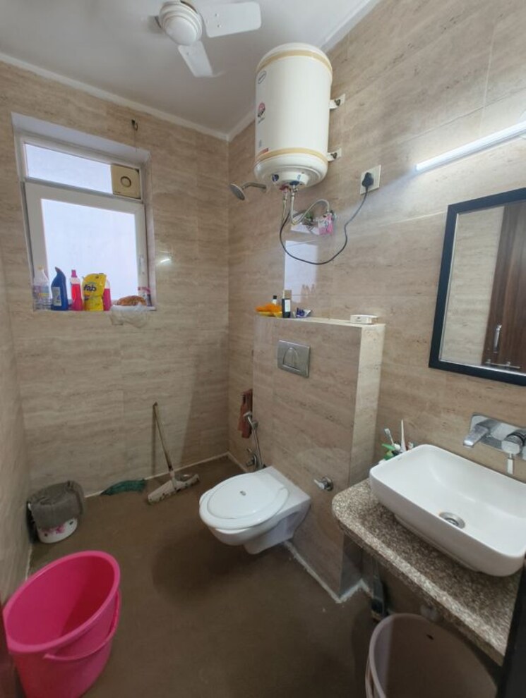 Bathroom, ardee-mall 1 Bedroom 750 Sq.Ft. Builder Floor In Sector 52 Gurgaon 9810800