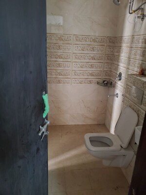 Bathroom in 1 BHK Builder Floor at Ardee Mall, Sector 52 – for Rent
