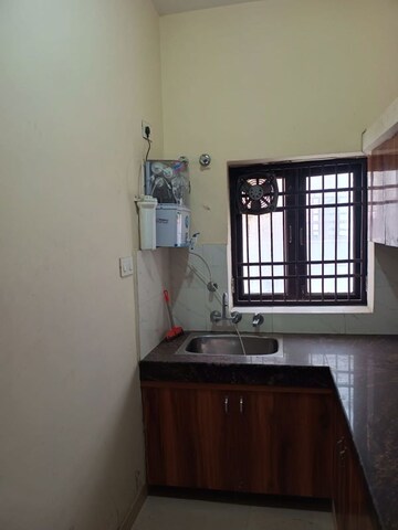 Kitchen in 1 BHK Builder Floor at Ardee Mall, Sector 52 – for Rent