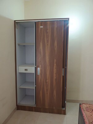 Furnished Amenities in 1 BHK Builder Floor at Ardee Mall, Sector 52 – for Rent