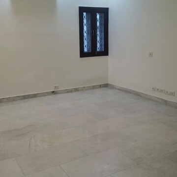 Room in 4 BHK Builder Floor at Vasant Vihar – for Rent