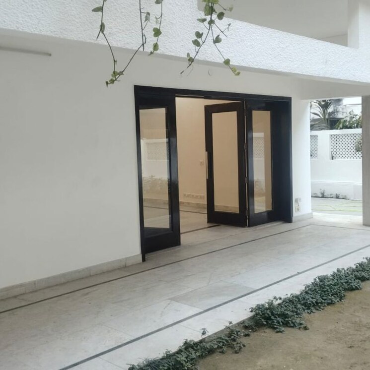 Room, vasant vihar 4 Bedroom 5000 Sq.Ft. Builder Floor In Vasant Vihar Delhi 9810809