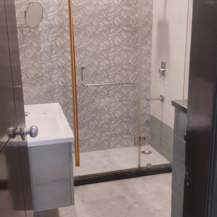 Bathroom, vasant vihar 4 Bedroom 5000 Sq.Ft. Builder Floor In Vasant Vihar Delhi 9810809