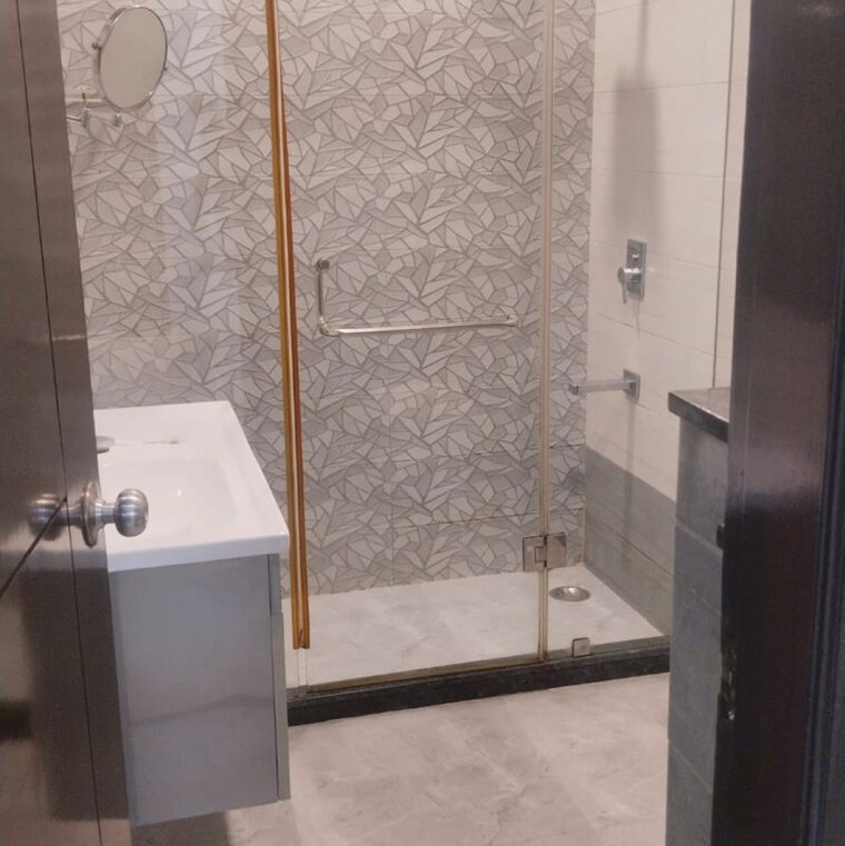 Bathroom, vasant vihar 4 Bedroom 5000 Sq.Ft. Builder Floor In Vasant Vihar Delhi 9810809