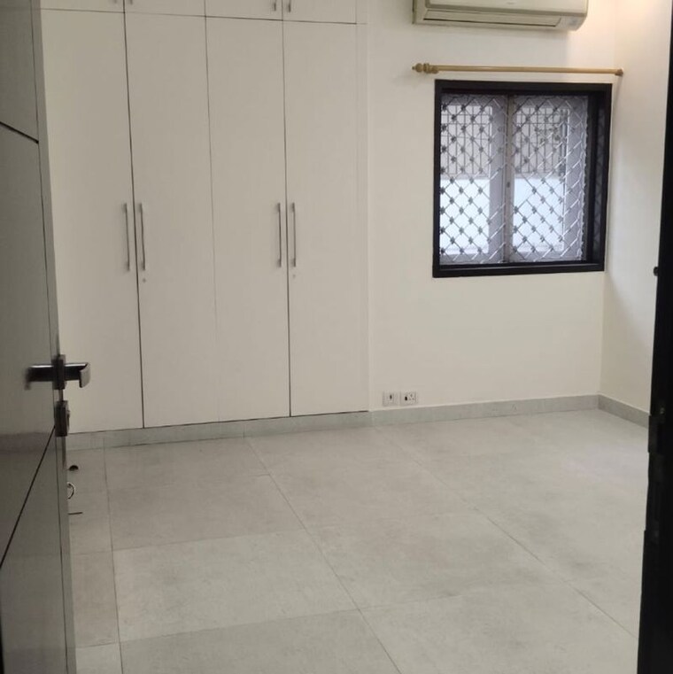 Room, vasant vihar 4 Bedroom 5000 Sq.Ft. Builder Floor In Vasant Vihar Delhi 9810809