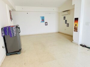 Room in 3 BHK Apartment at DLF Regal Gardens, Sector 90 – for Rent