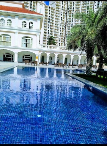 Swimming Pool in 3 BHK Apartment at DLF Regal Gardens, Sector 90 – for Rent