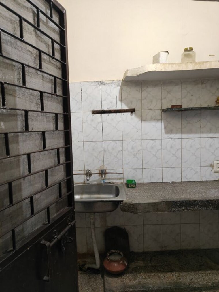 Kitchen, sarita vihar 1 Bedroom 400 Sq.Ft. Independent House In Sarita Vihar Delhi 9810831