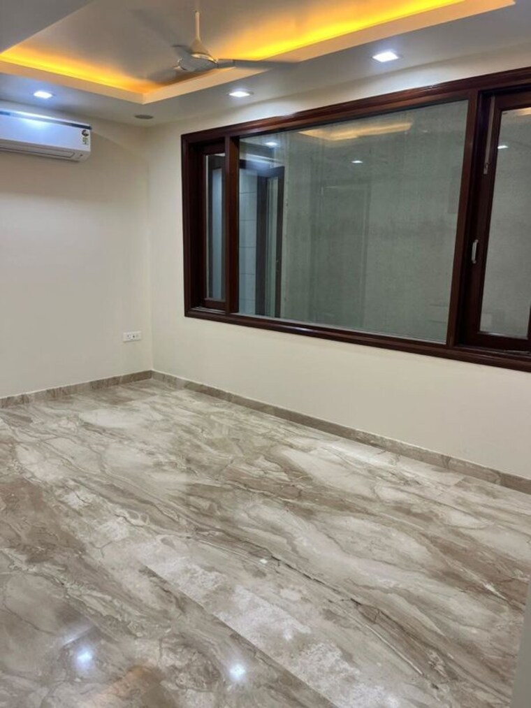 Room, greater kailash i 4 Bedroom 4500 Sq.Ft. Builder Floor In Greater Kailash I Delhi 9810832