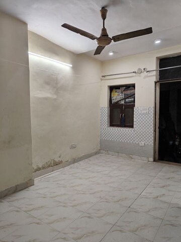 Room in 1 BHK Independent House at Sarita Vihar – for Rent