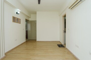 Room in 3 BHK Apartment at DLF Regal Gardens, Sector 90 – for Sale