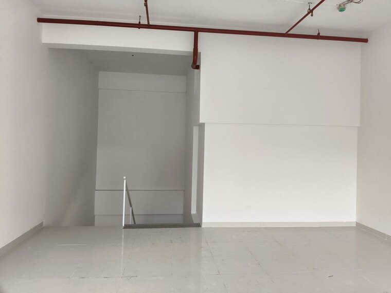 Room, romell-vasanthi Commercial Shop 1000 Sq.Ft. In Mulund East Mumbai 9810902