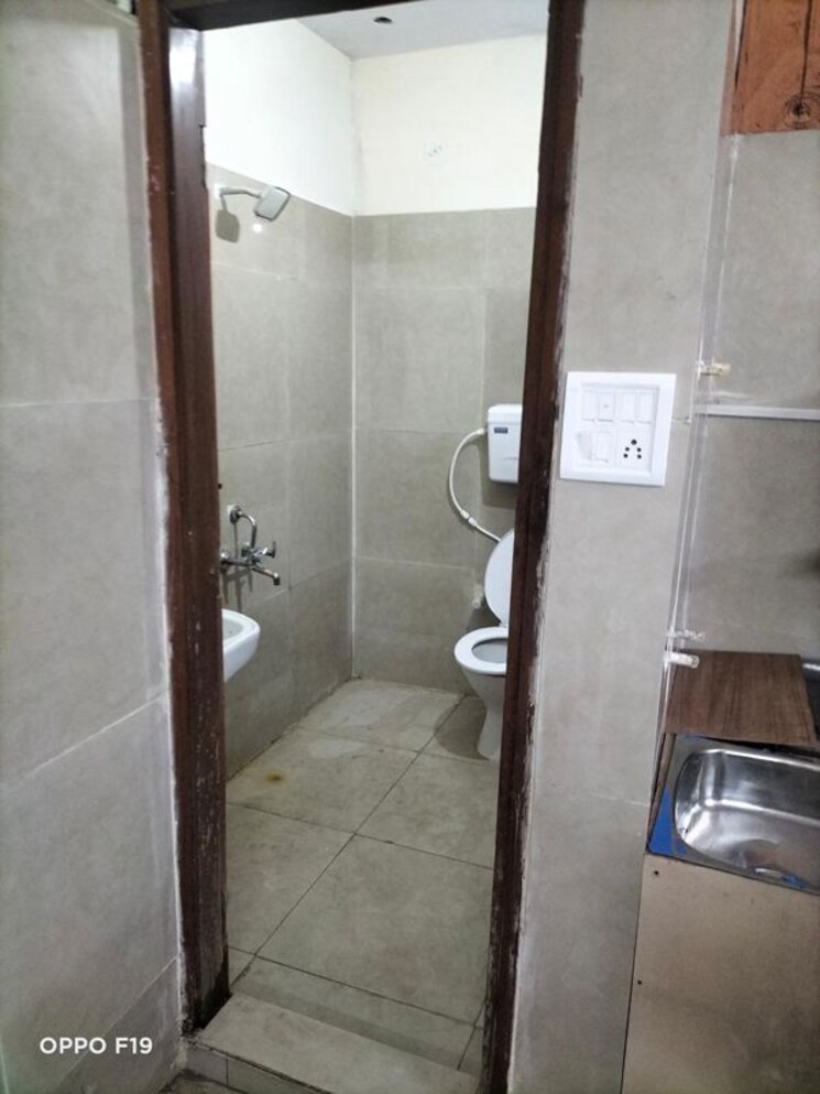 Bathroom, mahagun-mezzaria 2 Bedroom 1150 Sq.Ft. Builder Floor In Sector 78 Noida 9810914