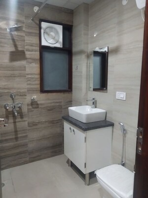 Bathroom in 1 RK Apartment at Old Dlf – for Rent