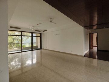 Room in 3 BHK Apartment at Jaypee Greens The Castille, Jaypee Greens – for Rent