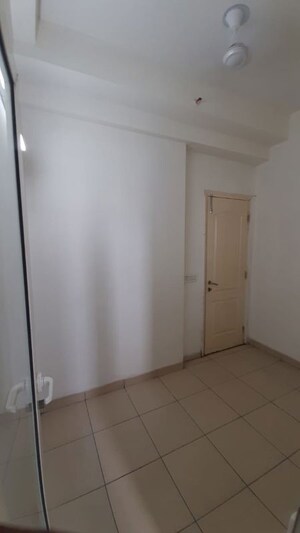 Room in 3 BHK Apartment at Jaypee Moon Court, Jaypee Greens – for Sale